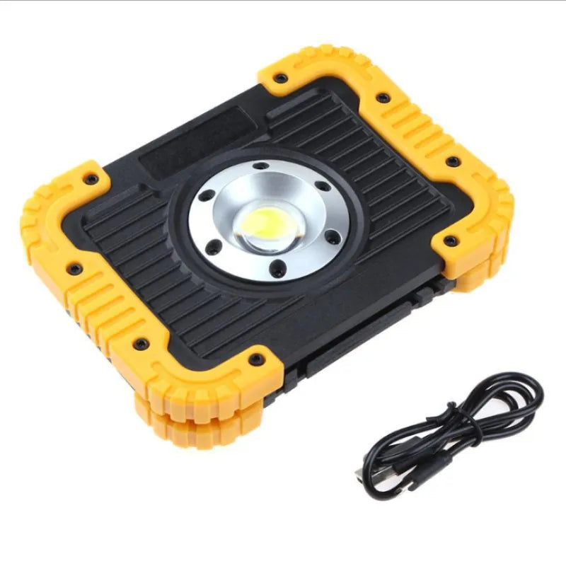 Wiederaufladbare LED Baustellenstrahler – Tragbare Arbeitsleuchte mit USB u