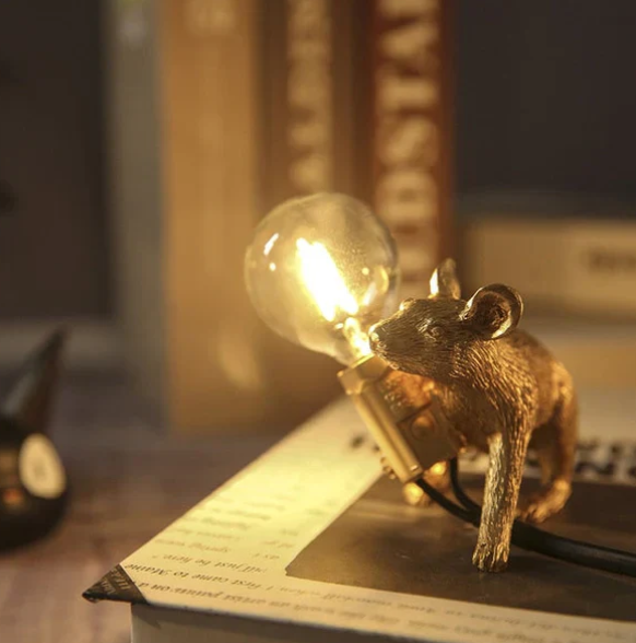 Maus-Tischlampe mit LED – Dekorative Tierlampe als origineller Wohnaccessoire-Blickfang