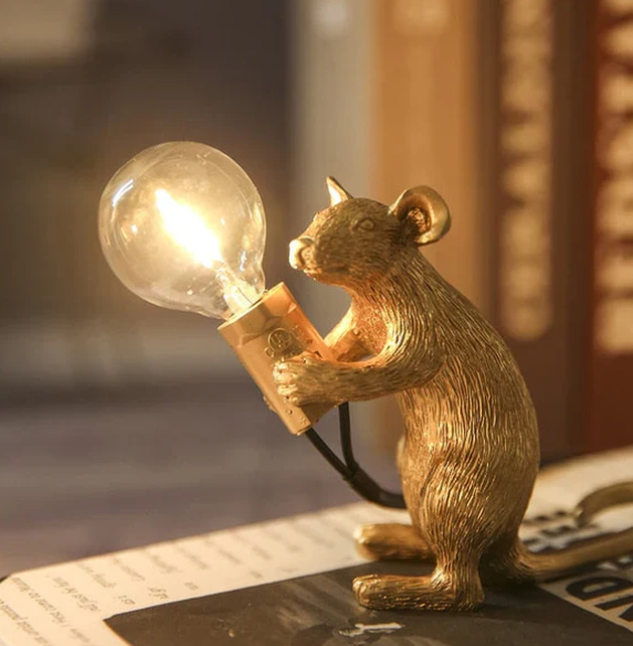 Maus-Tischlampe mit LED – Dekorative Tierlampe als origineller Wohnaccessoire-Blickfang