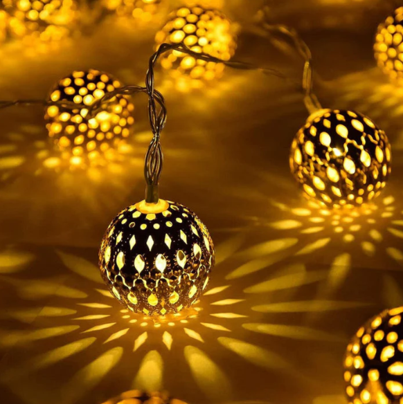 Orientalische Solar-Lichterkette – Warmes Licht für Balkon, Garten & Terrasse