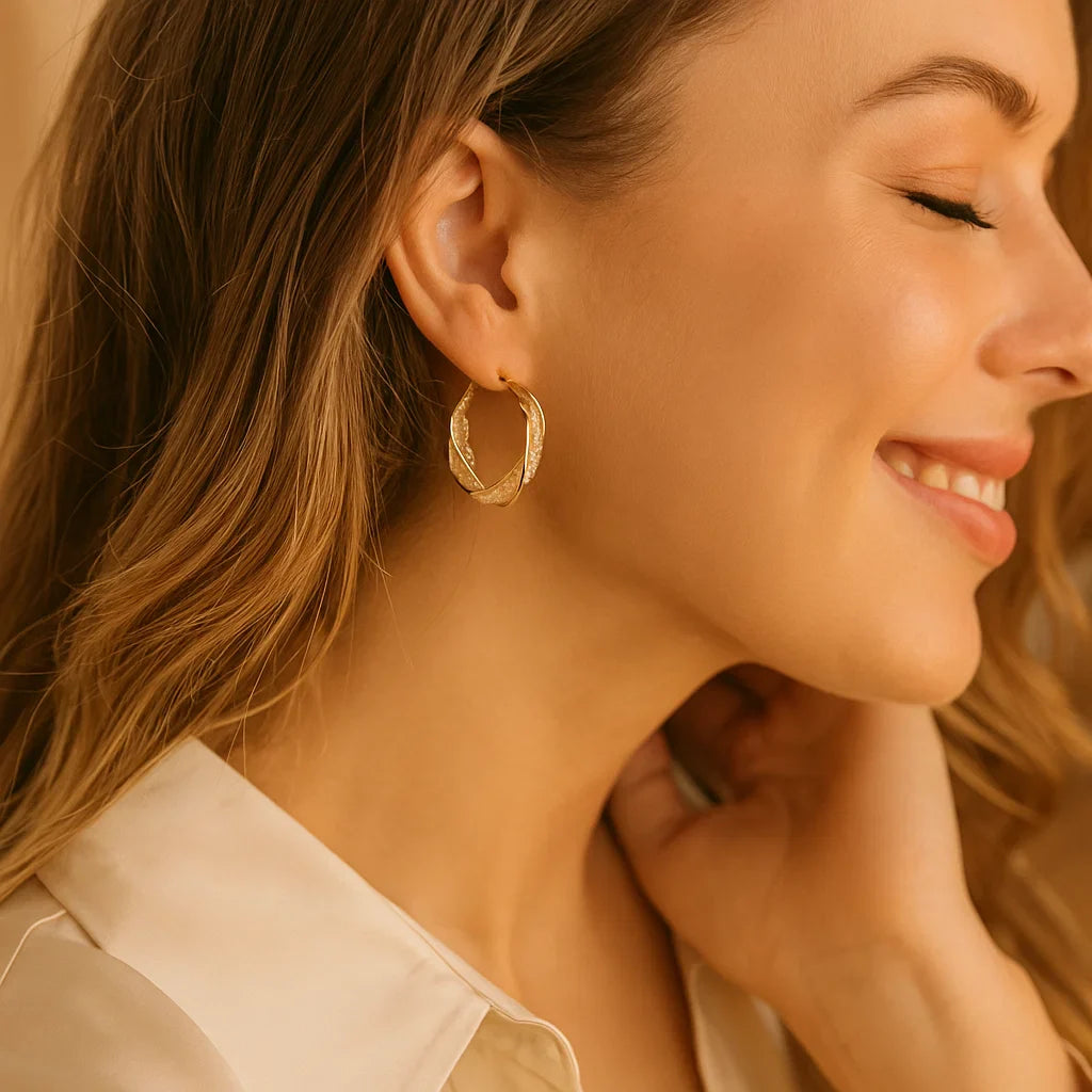 Creolen Ohrringe Gold Gedreht mit Netzmuster elegant - Detailansicht 3 | BEST-AMBIENCE